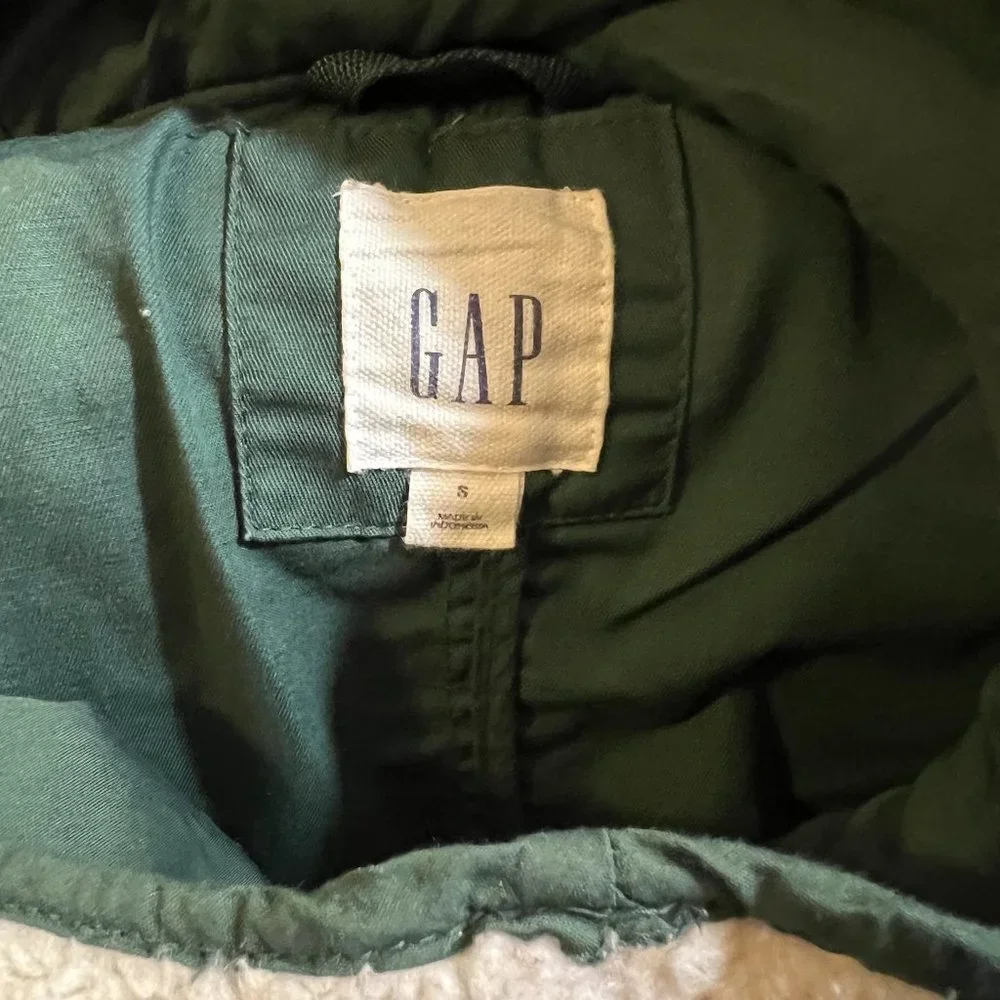 GAP Women’s Sherpa Lined Green Jacket, Removable Faux Fur Hood & Lining - Picture 3 of 8